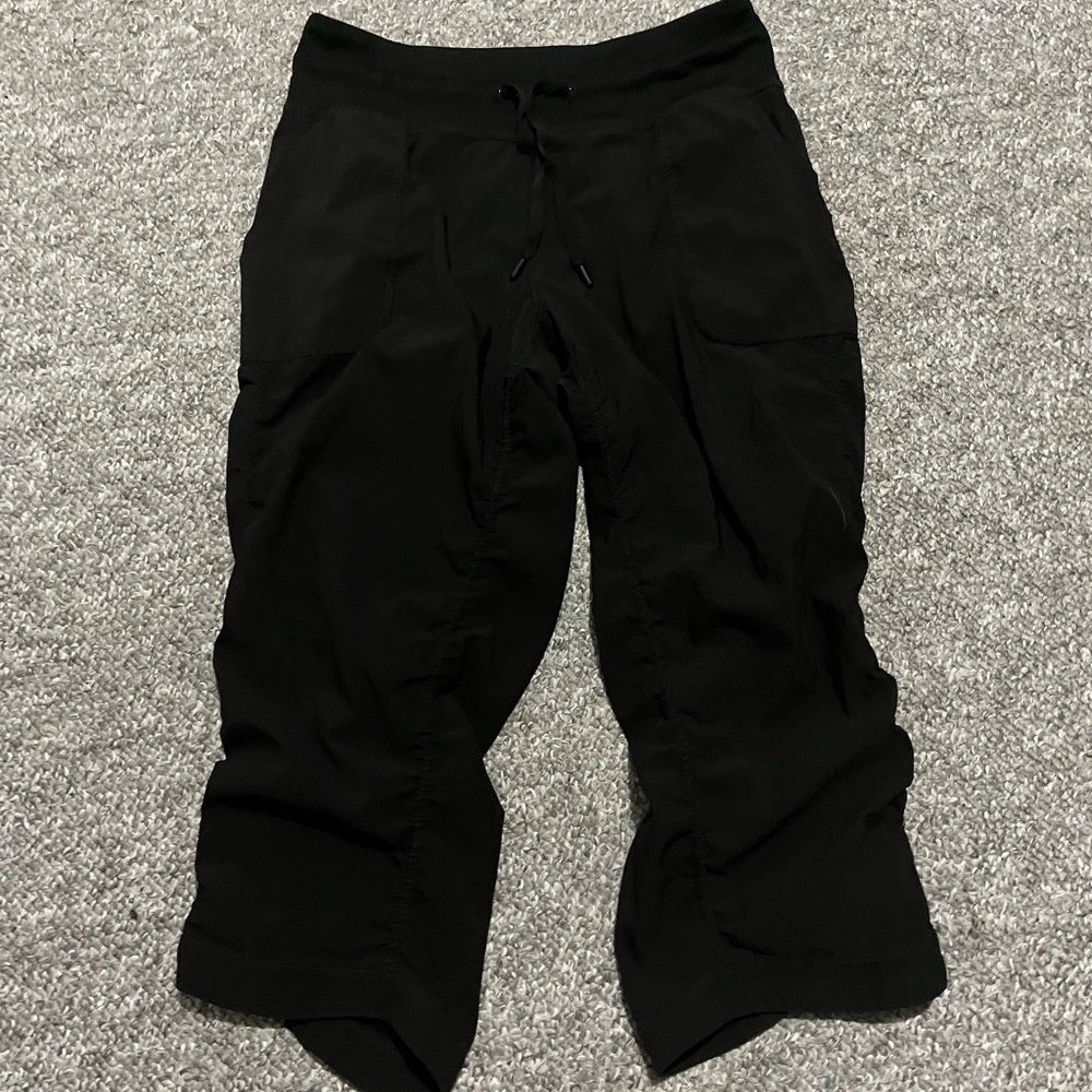 off brand lulu capri pants size m